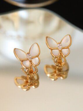 Van Cleef & Arpels White Earrings